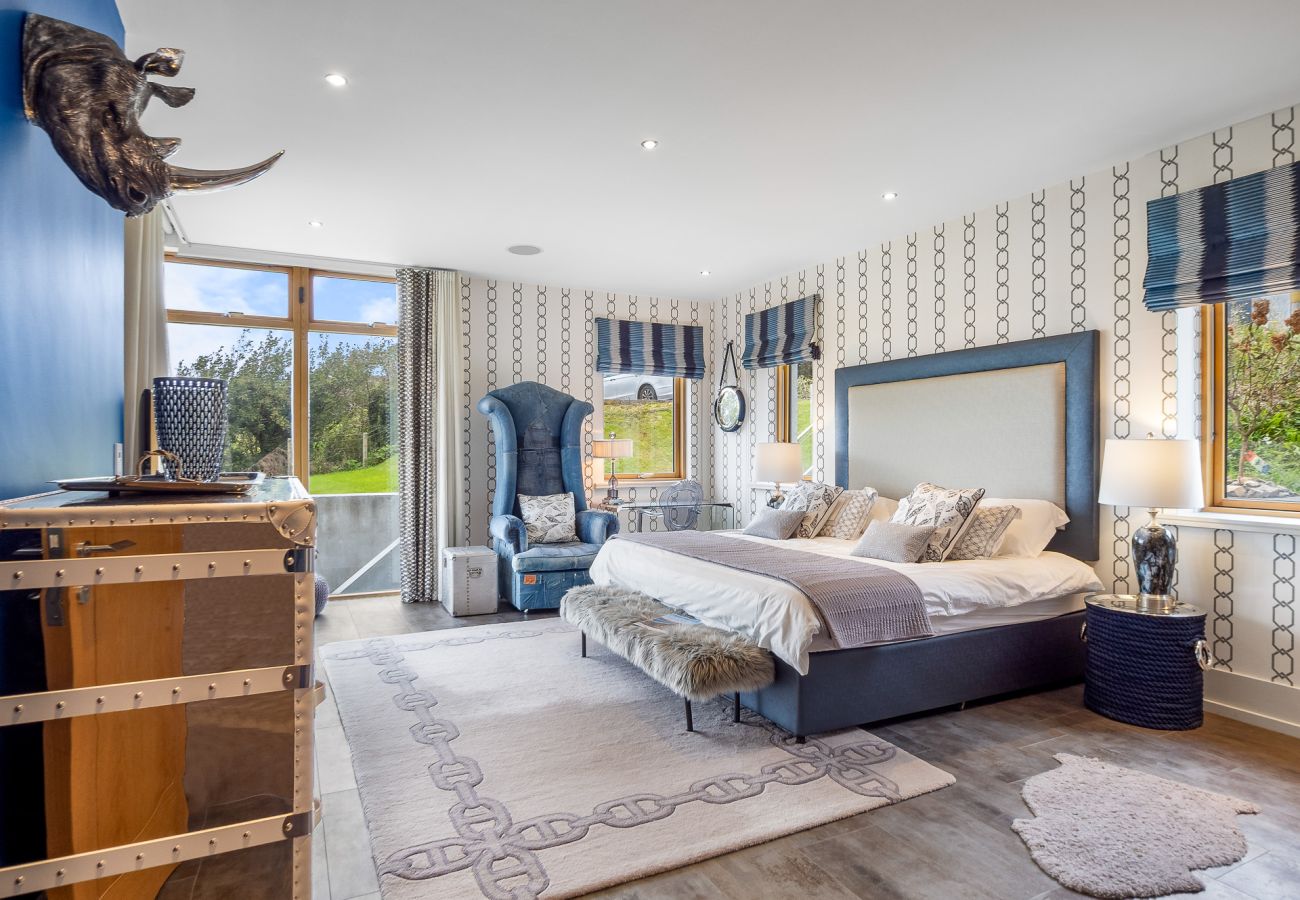 Villa in Clifden - Suaimhneas Villa with Castle and Sea Views 