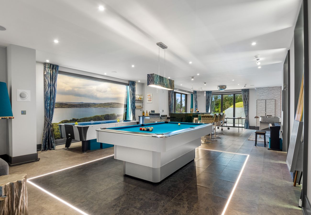 Villa in Clifden - Suaimhneas Villa with Castle and Sea Views 