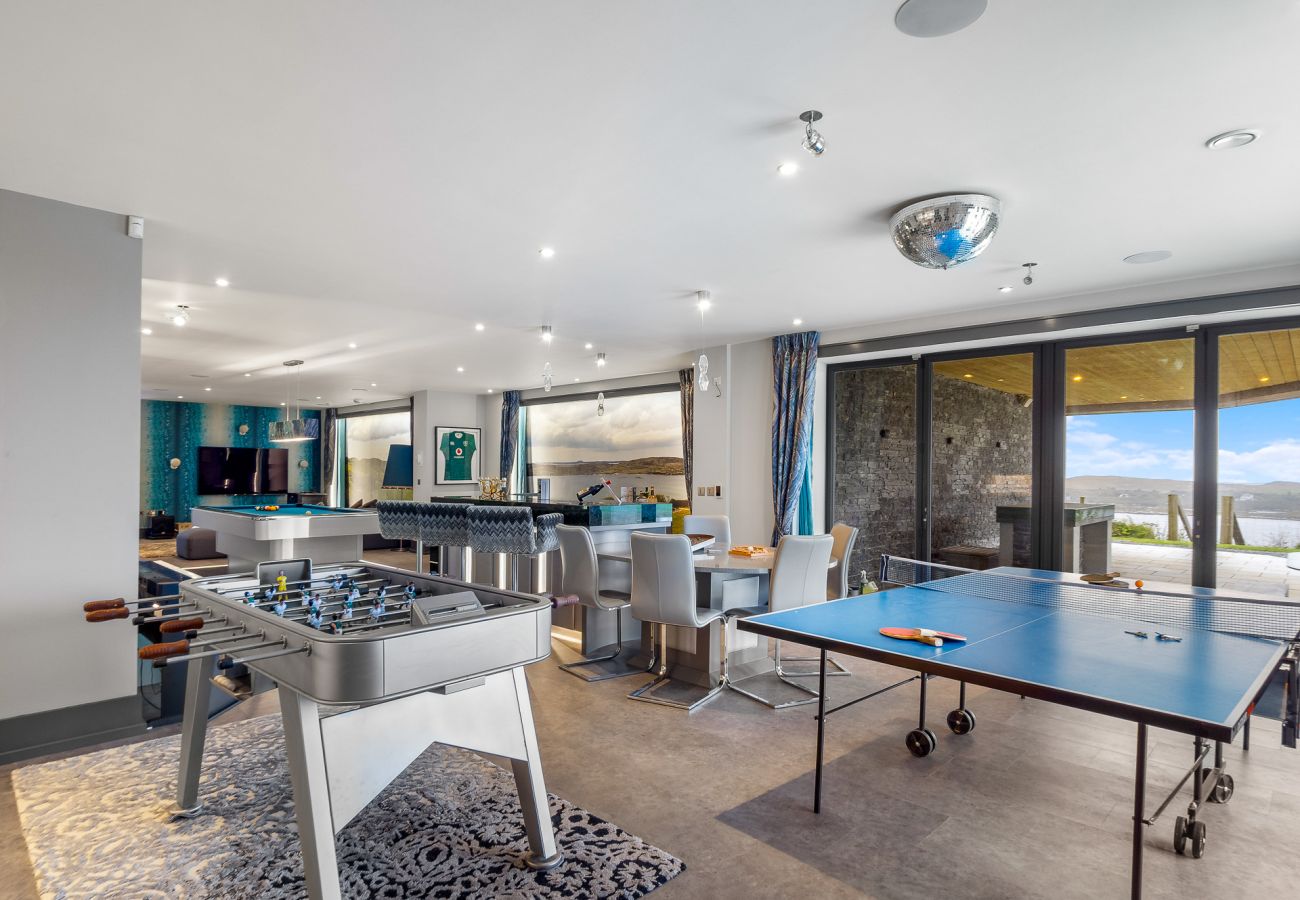 Villa in Clifden - Suaimhneas Villa with Castle and Sea Views 