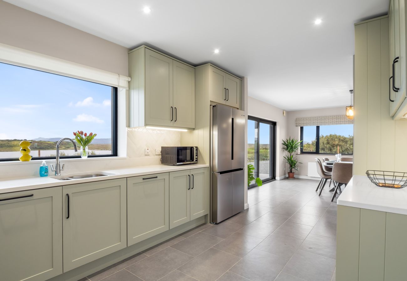 House in Ballyconneely - Lakeview House Ballyconneely