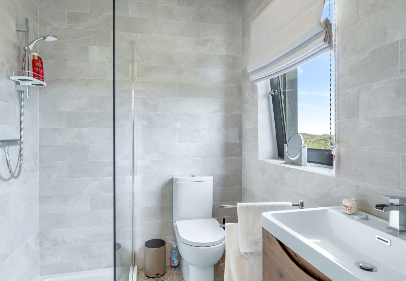 Chalet in Roundstone - Wave Watcher Luxurious Chalet 