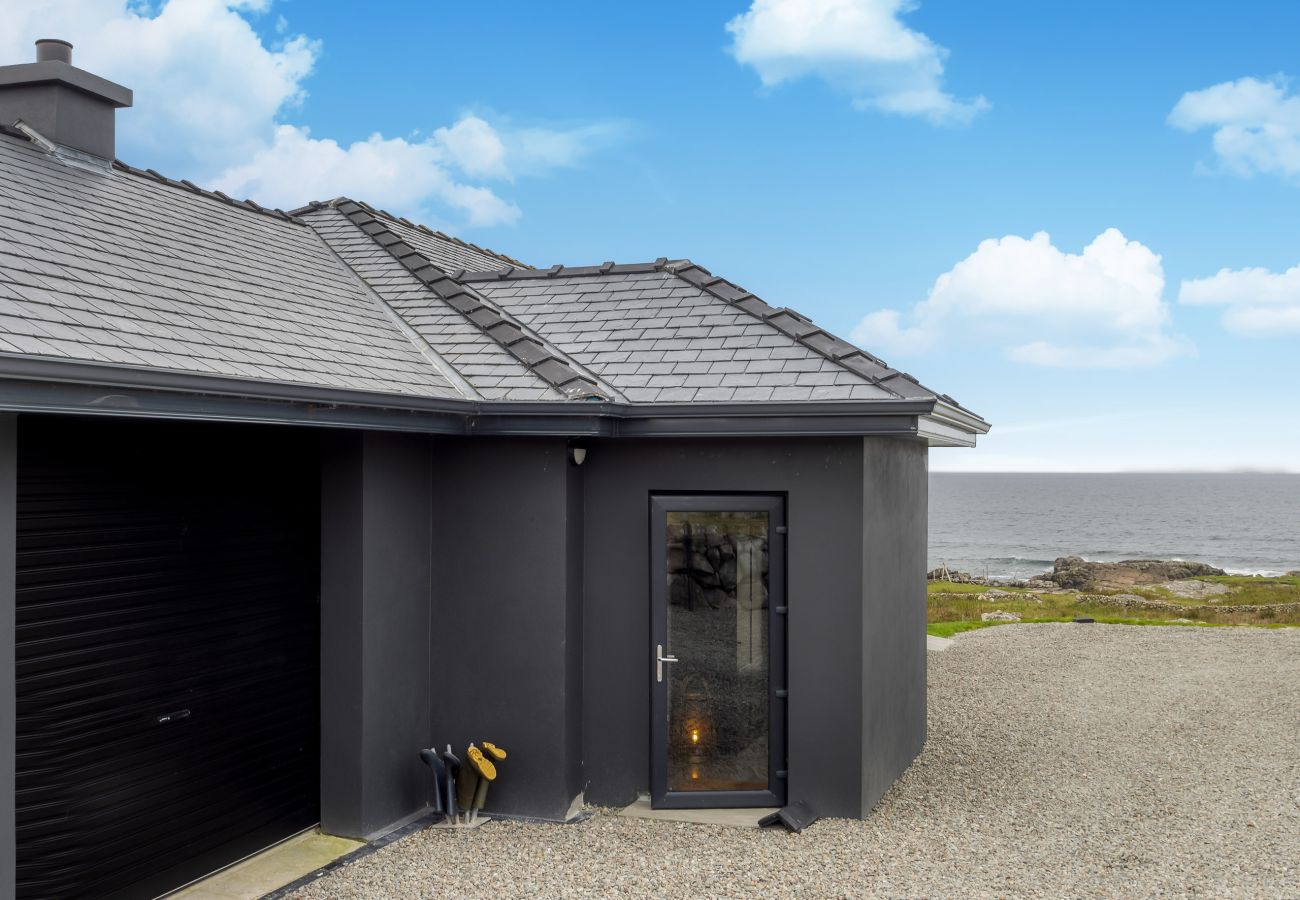 Chalet in Roundstone - Wave Watcher Luxurious Chalet 