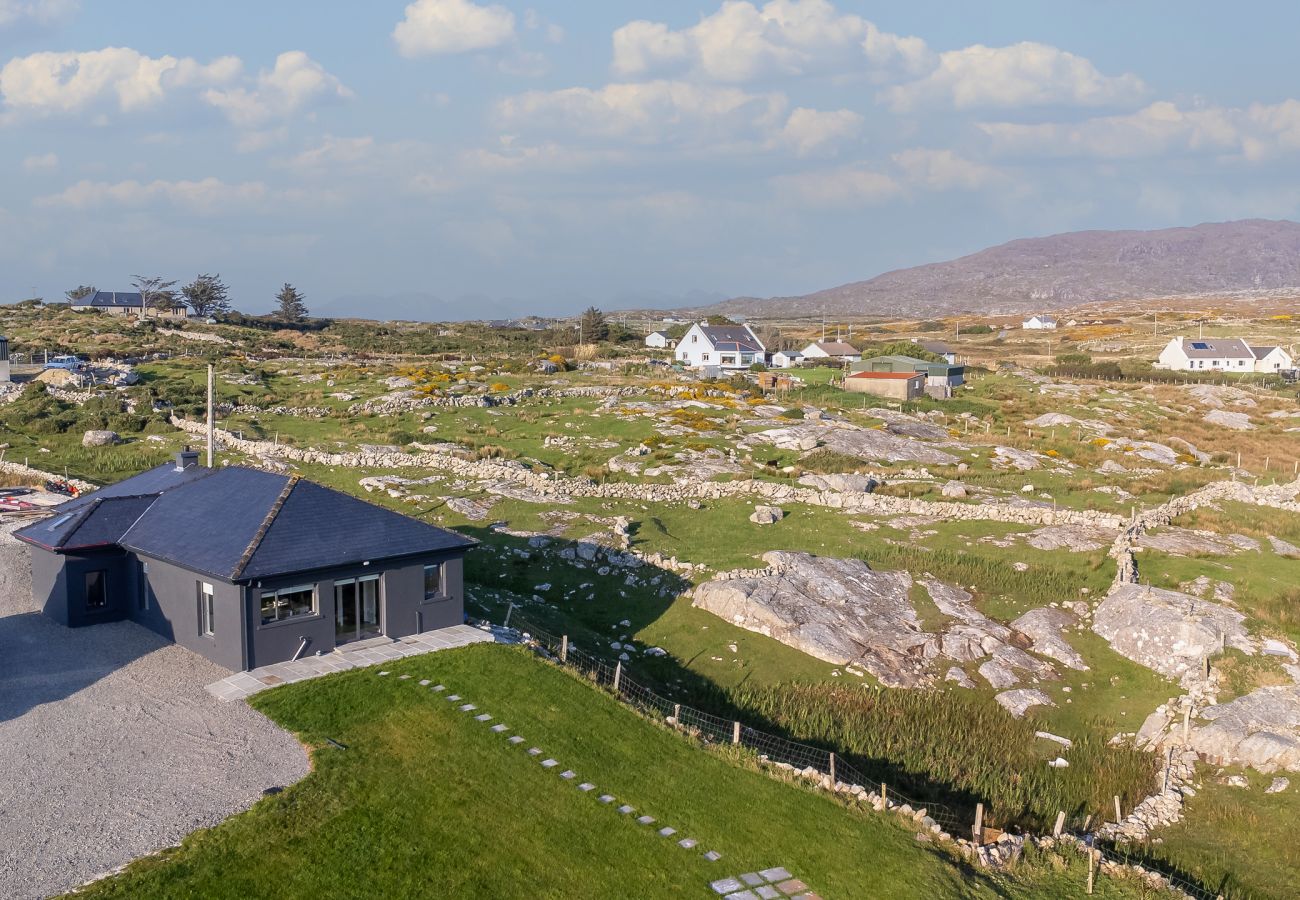 Chalet in Roundstone - Wave Watcher Luxurious Chalet 