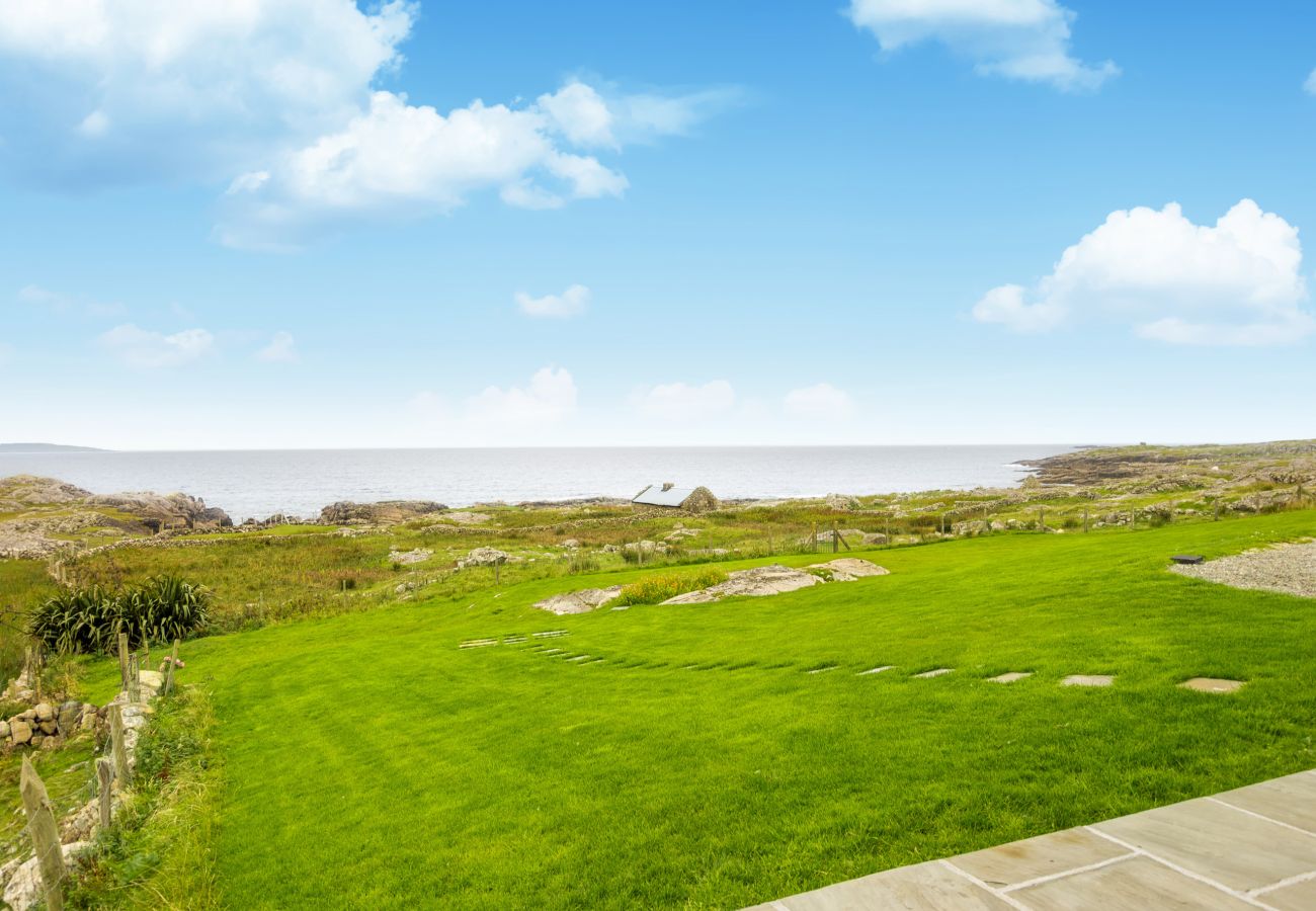 Chalet in Roundstone - Wave Watcher Luxurious Chalet 