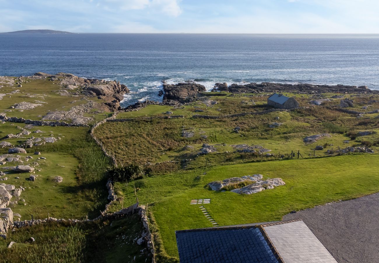 Chalet in Roundstone - Wave Watcher Luxurious Chalet 