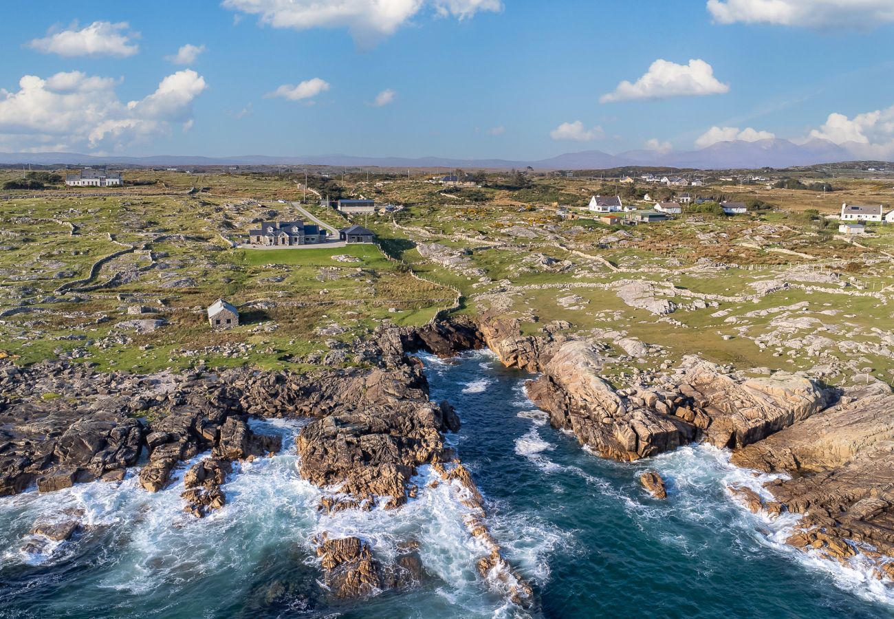 Chalet in Roundstone - Wave Watcher Luxurious Chalet 