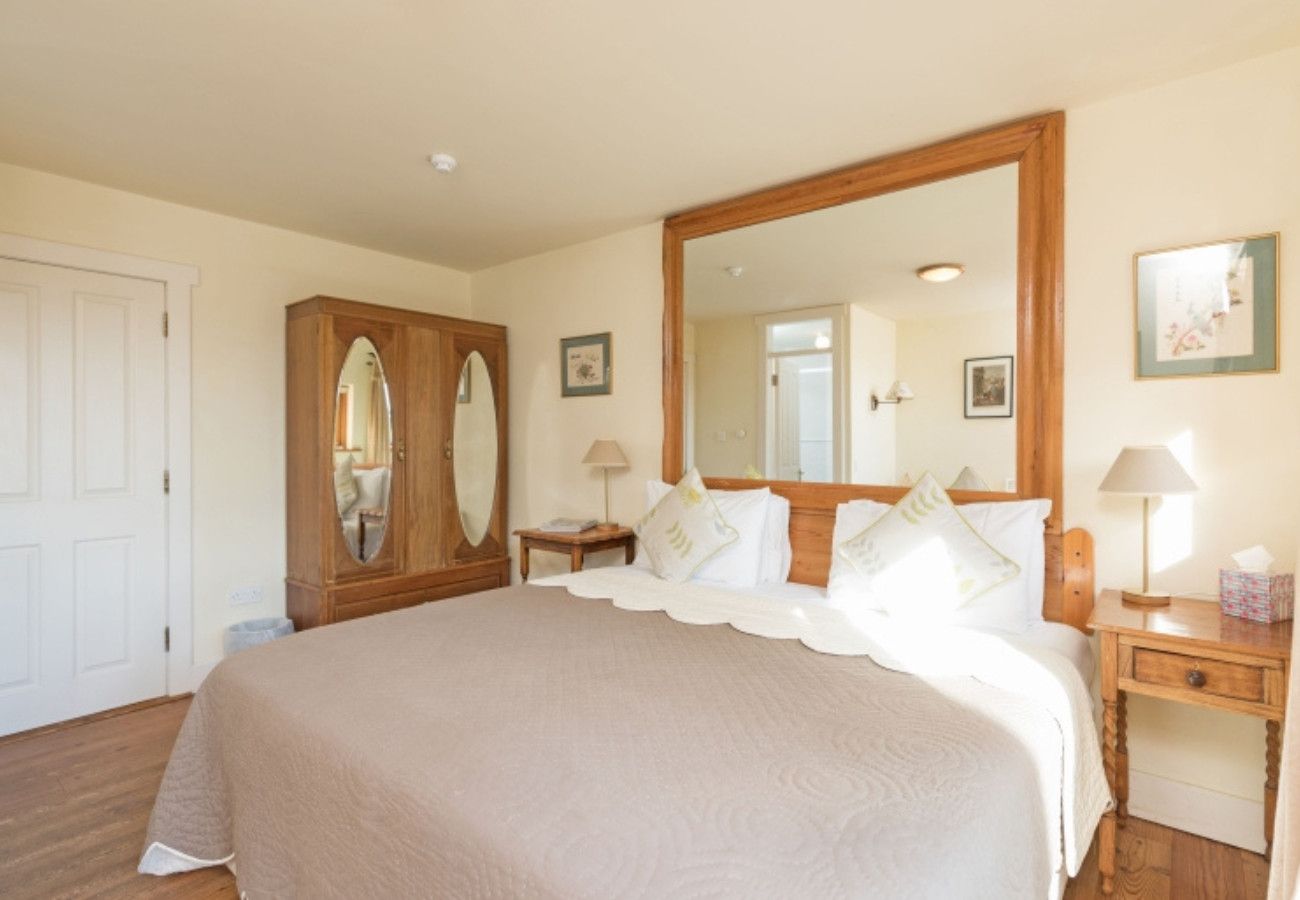 House in Clifden - Dolphin Beach House Close to the sea and town