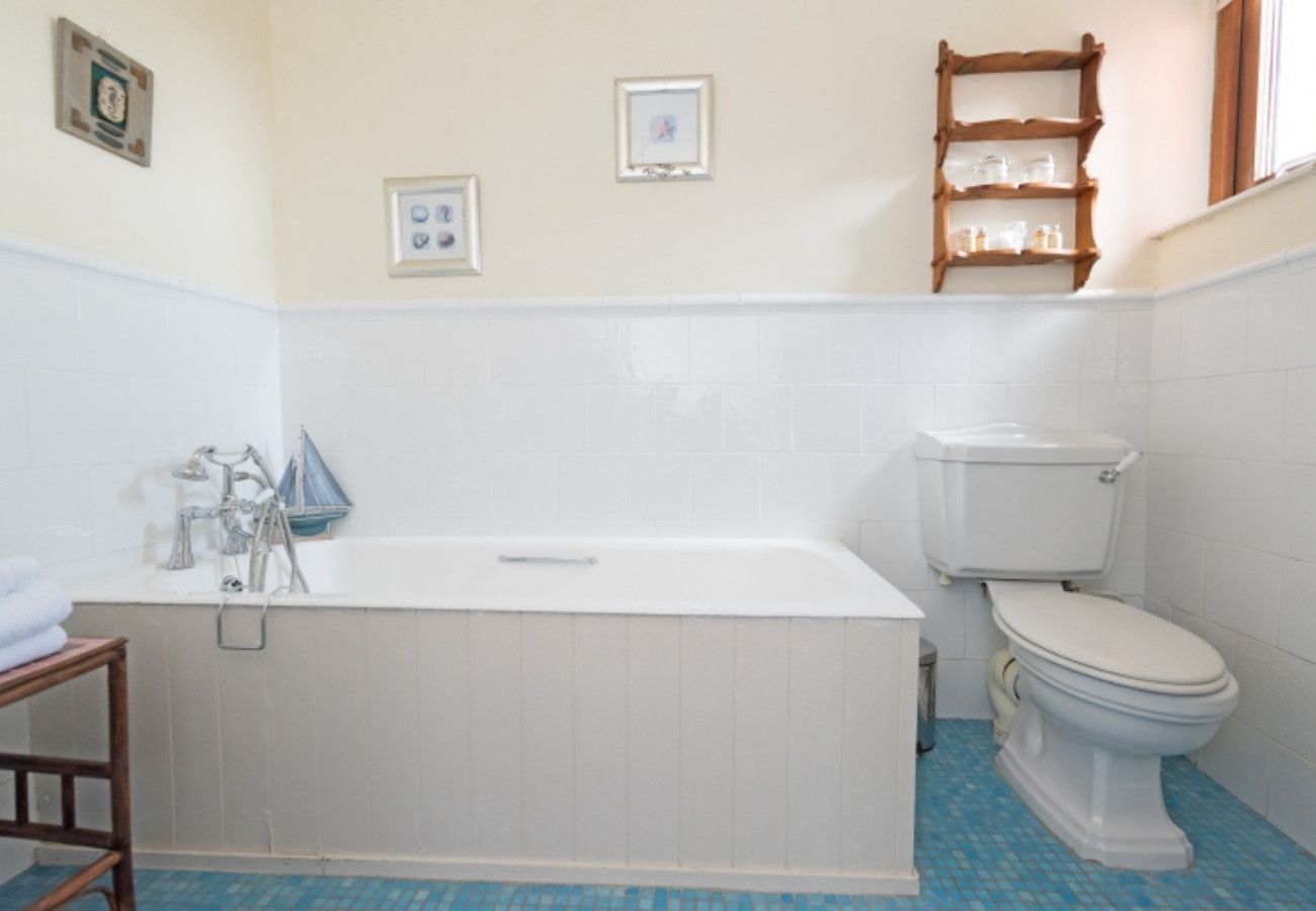 House in Clifden - Dolphin Beach House Close to the sea and town