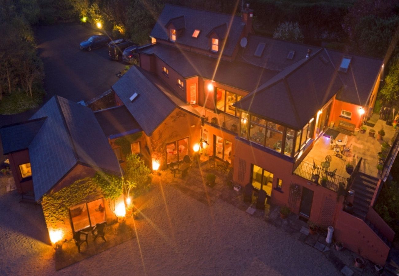 House in Clifden - Dolphin Beach House Close to the sea and town