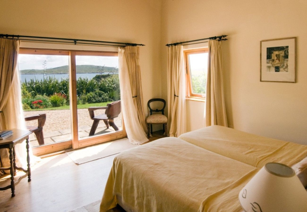 House in Clifden - Dolphin Beach House Close to the sea and town