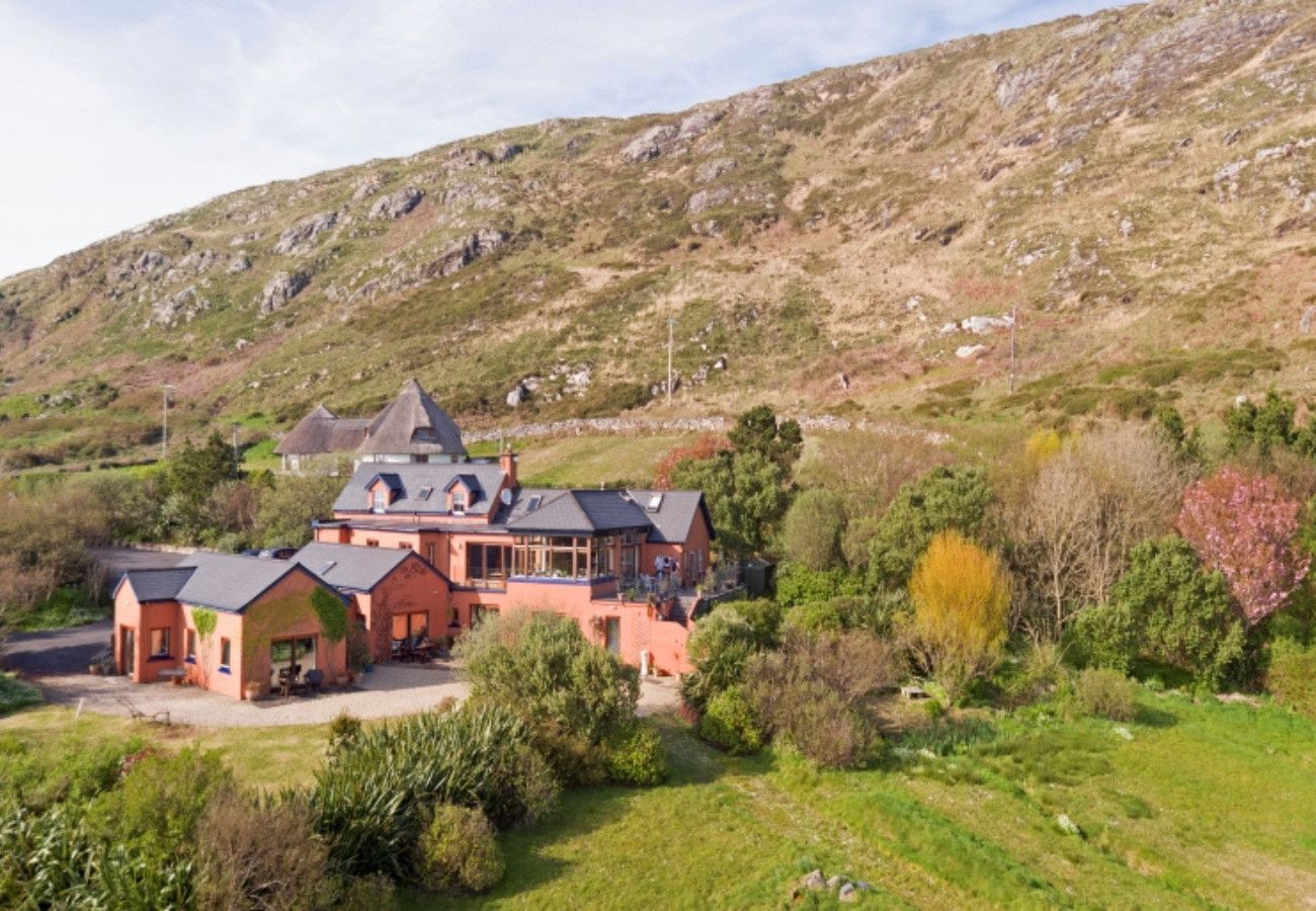 House in Clifden - Dolphin Beach House Close to the sea and town