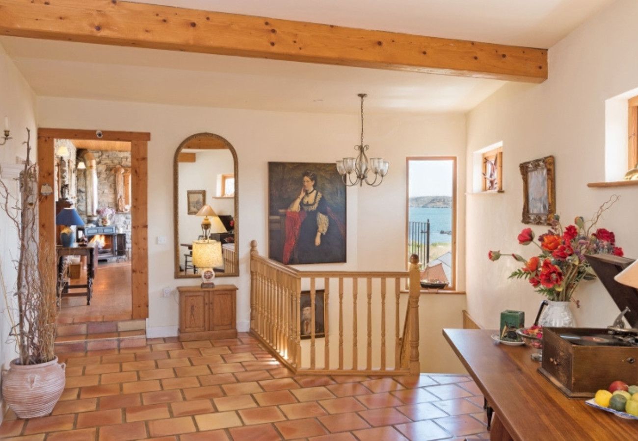 House in Clifden - Dolphin Beach House Close to the sea and town