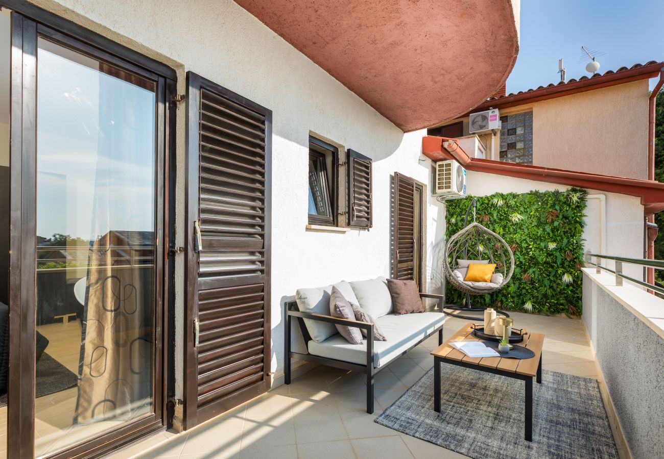 Apartment in Fažana - Luxe Apt Marceta 6 - Couple Getaway with Pool