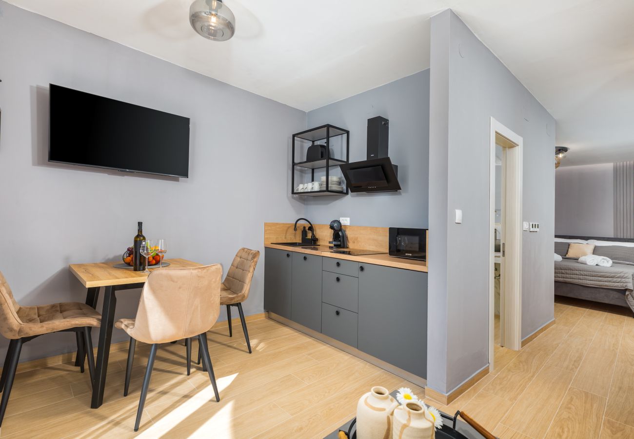 Apartment in Fažana - Luxe Apt Marceta 8 for Couples - Jacuzzi & Pool 