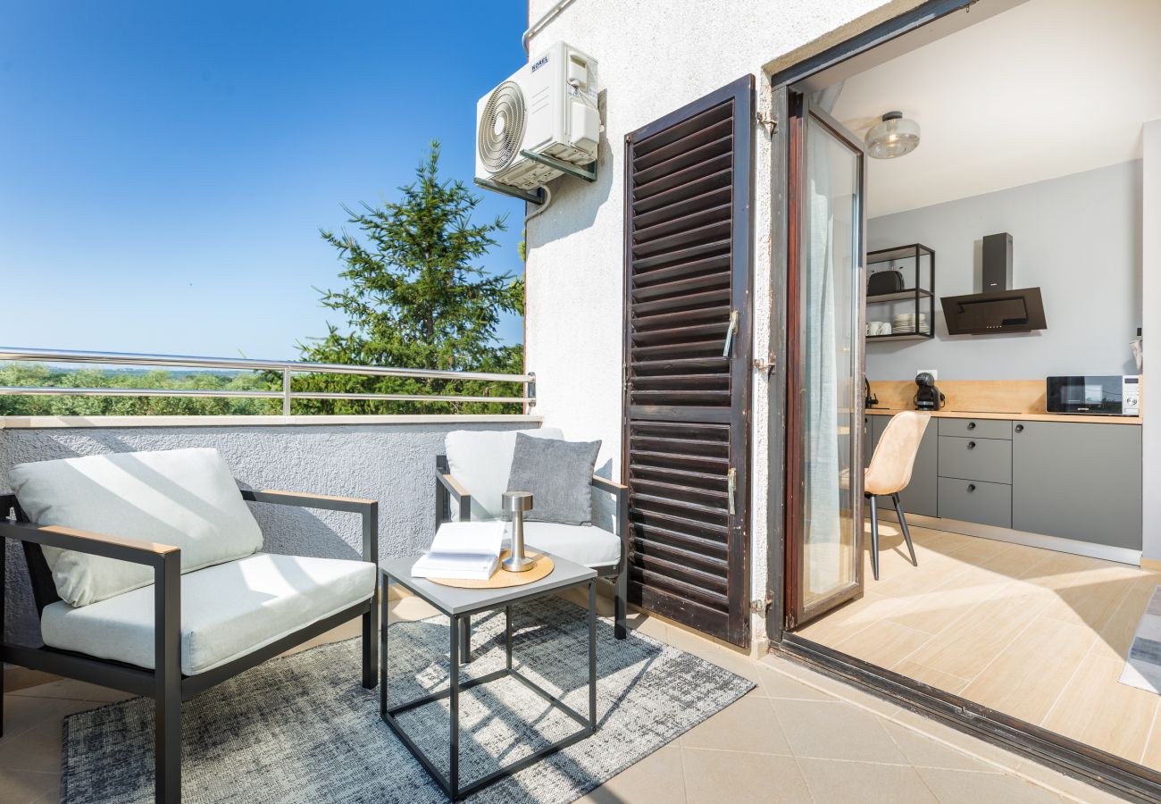 Apartment in Fažana - Luxe Apt Marceta 8 for Couples - Jacuzzi & Pool 