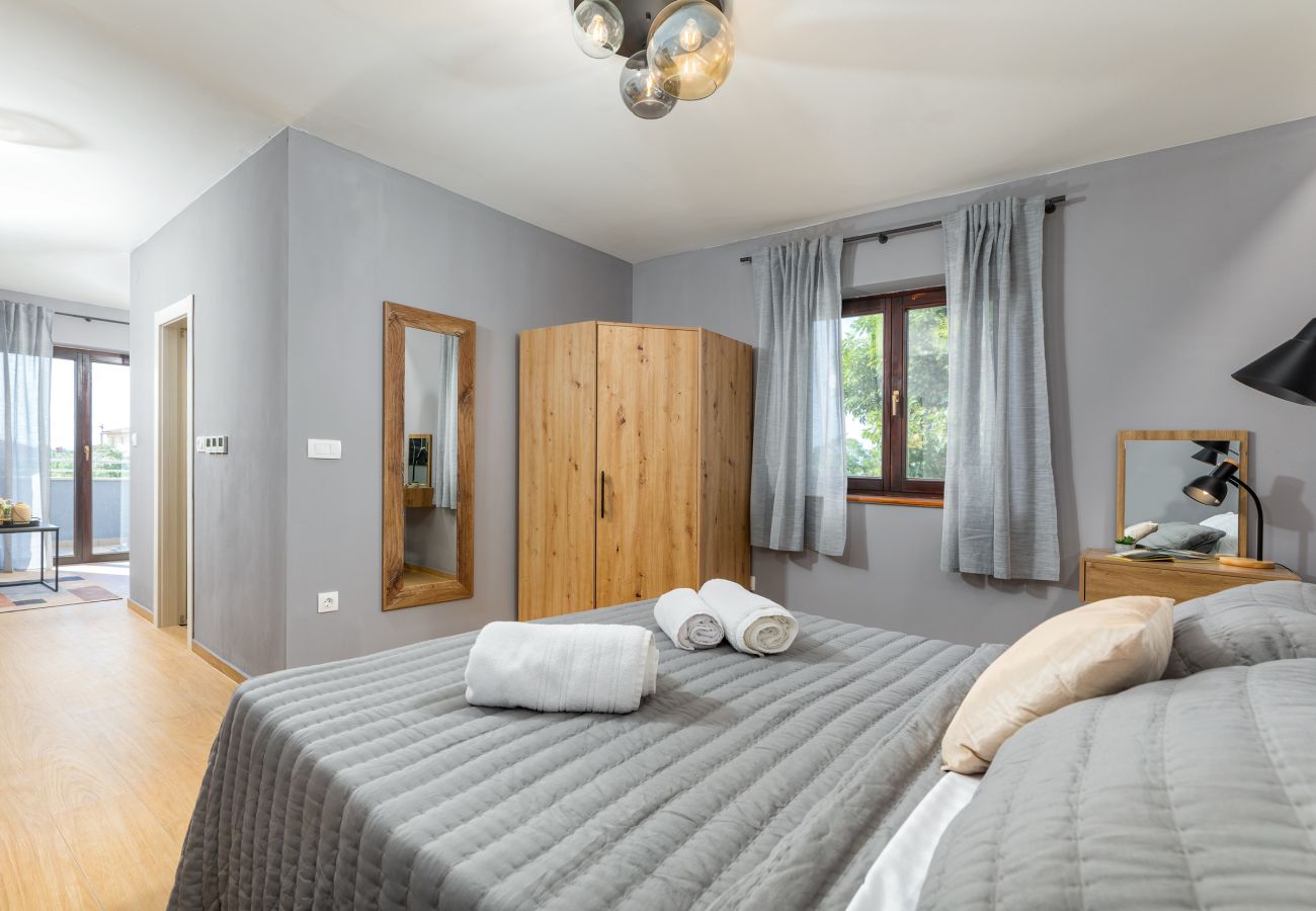 Apartment in Fažana - Luxe Apt Marceta 8 for Couples - Jacuzzi & Pool 