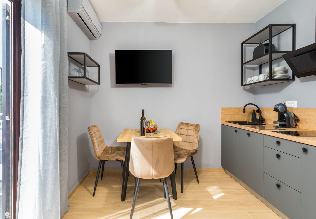 Apartment in Fažana - Luxe Apt Marceta 8 for Couples - Jacuzzi & Pool 