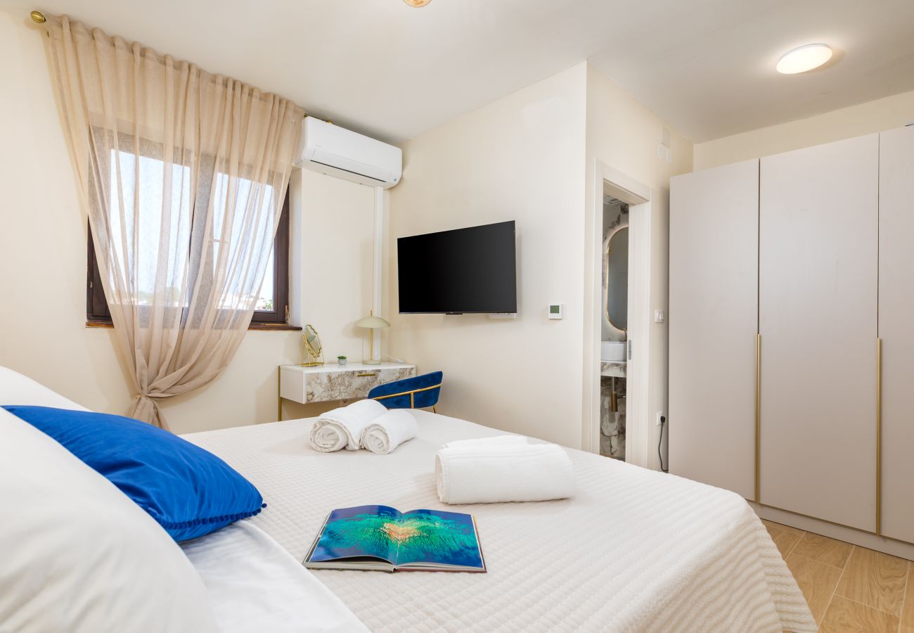 Rent by room in Fažana - Luxe Double Room Marceta 7 with Shared Pool