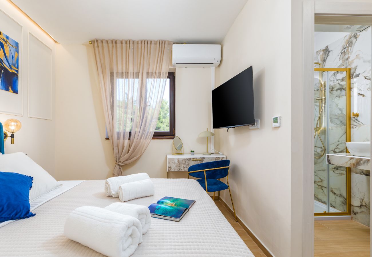 Rent by room in Fažana - Luxe Double Room Marceta 7 with Shared Pool