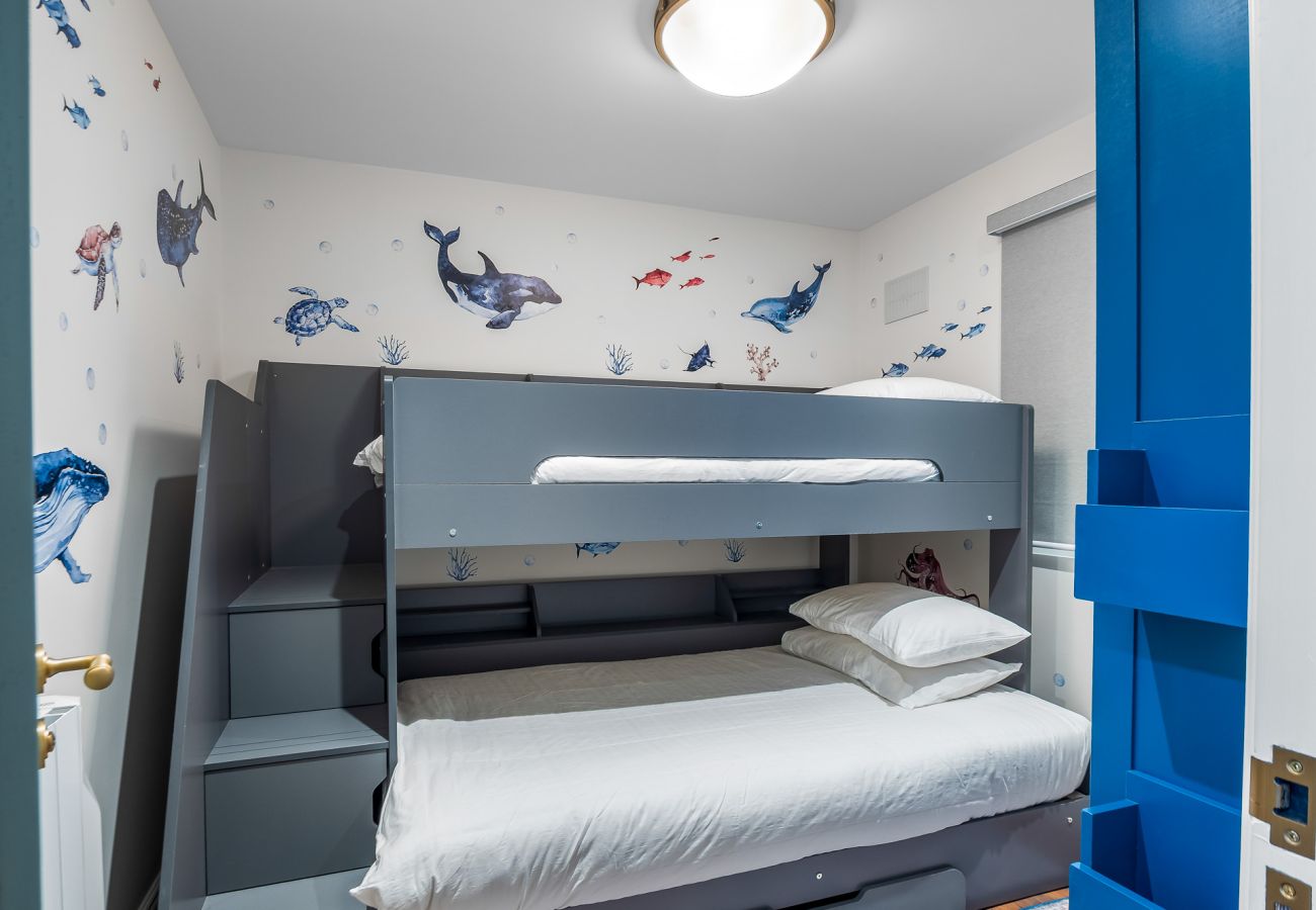 Apartment in Roundstone - A Coastal Haven at 2 Harbour View 