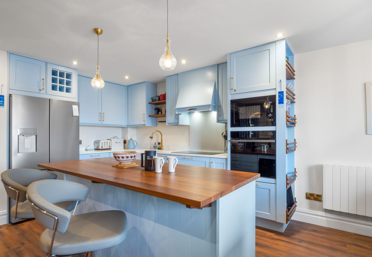 Apartment in Roundstone - A Coastal Haven at 2 Harbour View 