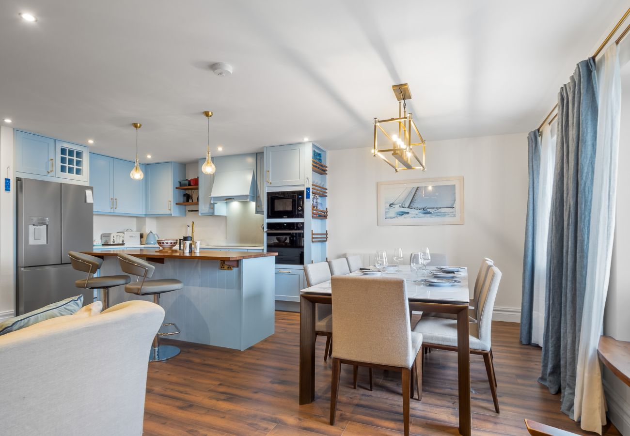 Apartment in Roundstone - A Coastal Haven at 2 Harbour View 