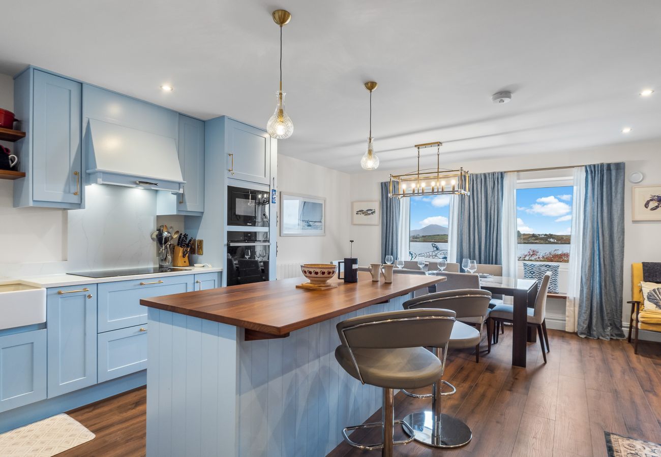 Apartment in Roundstone - A Coastal Haven at 2 Harbour View 