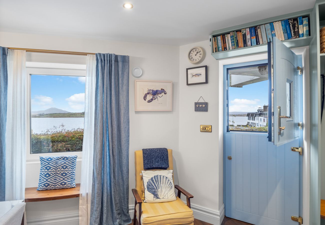 Apartment in Roundstone - A Coastal Haven at 2 Harbour View 