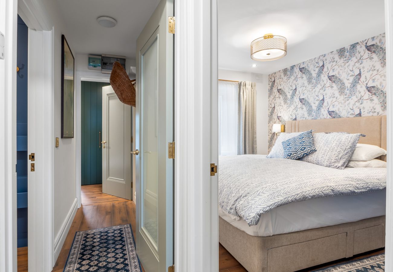 Apartment in Roundstone - A Coastal Haven at 2 Harbour View 