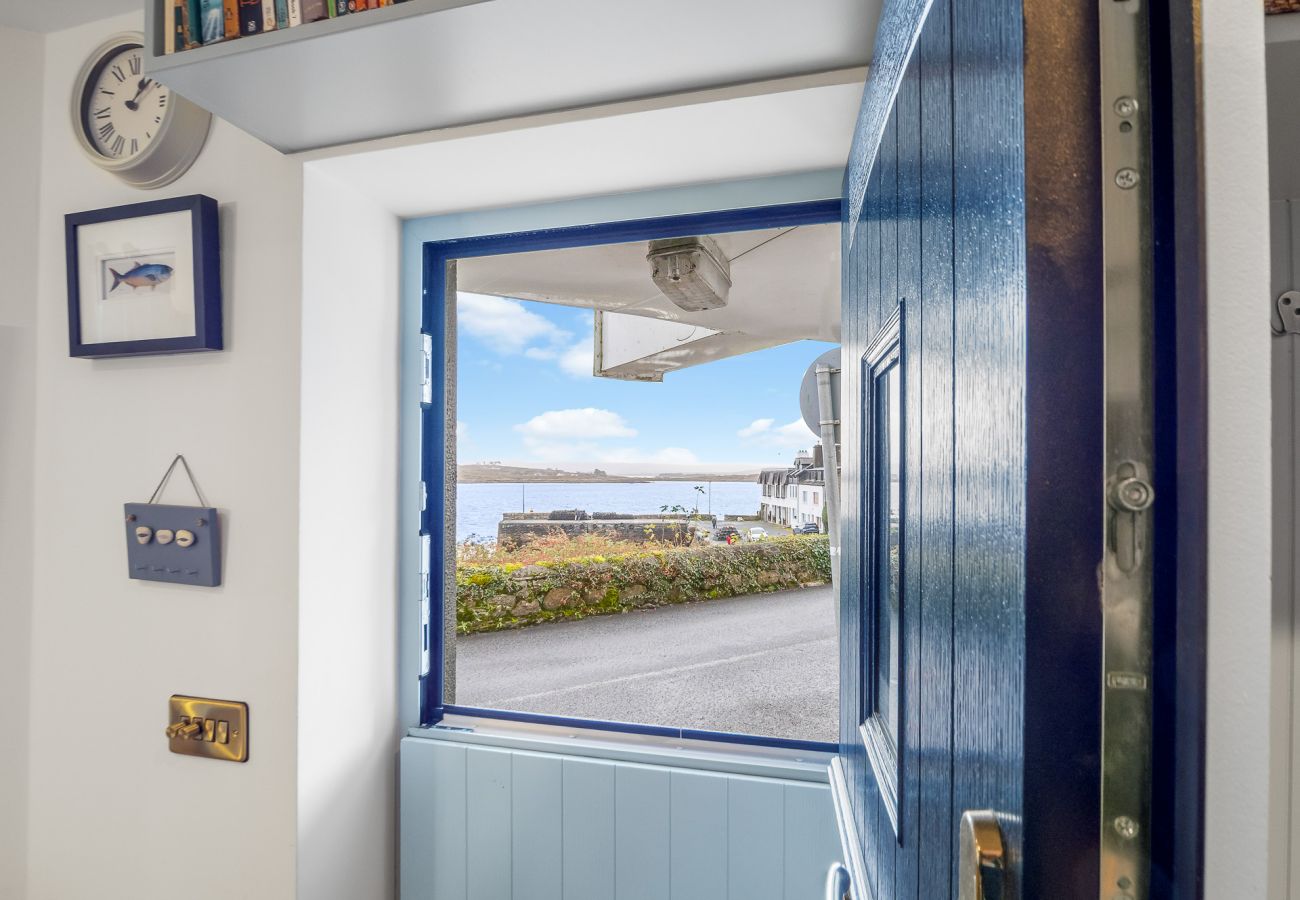 Apartment in Roundstone - A Coastal Haven at 2 Harbour View 