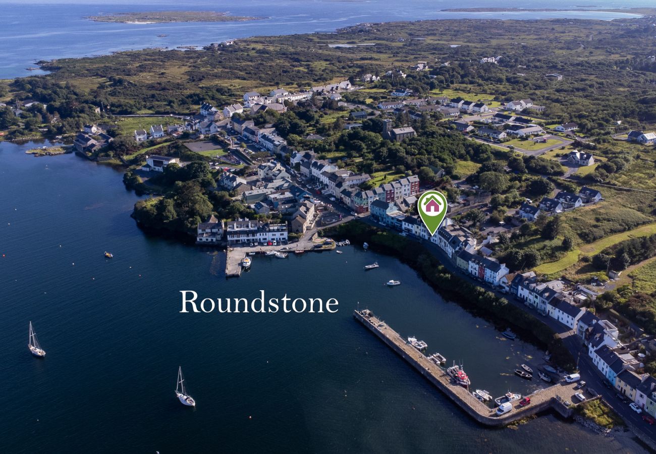 Apartment in Roundstone - A Coastal Haven at 2 Harbour View 