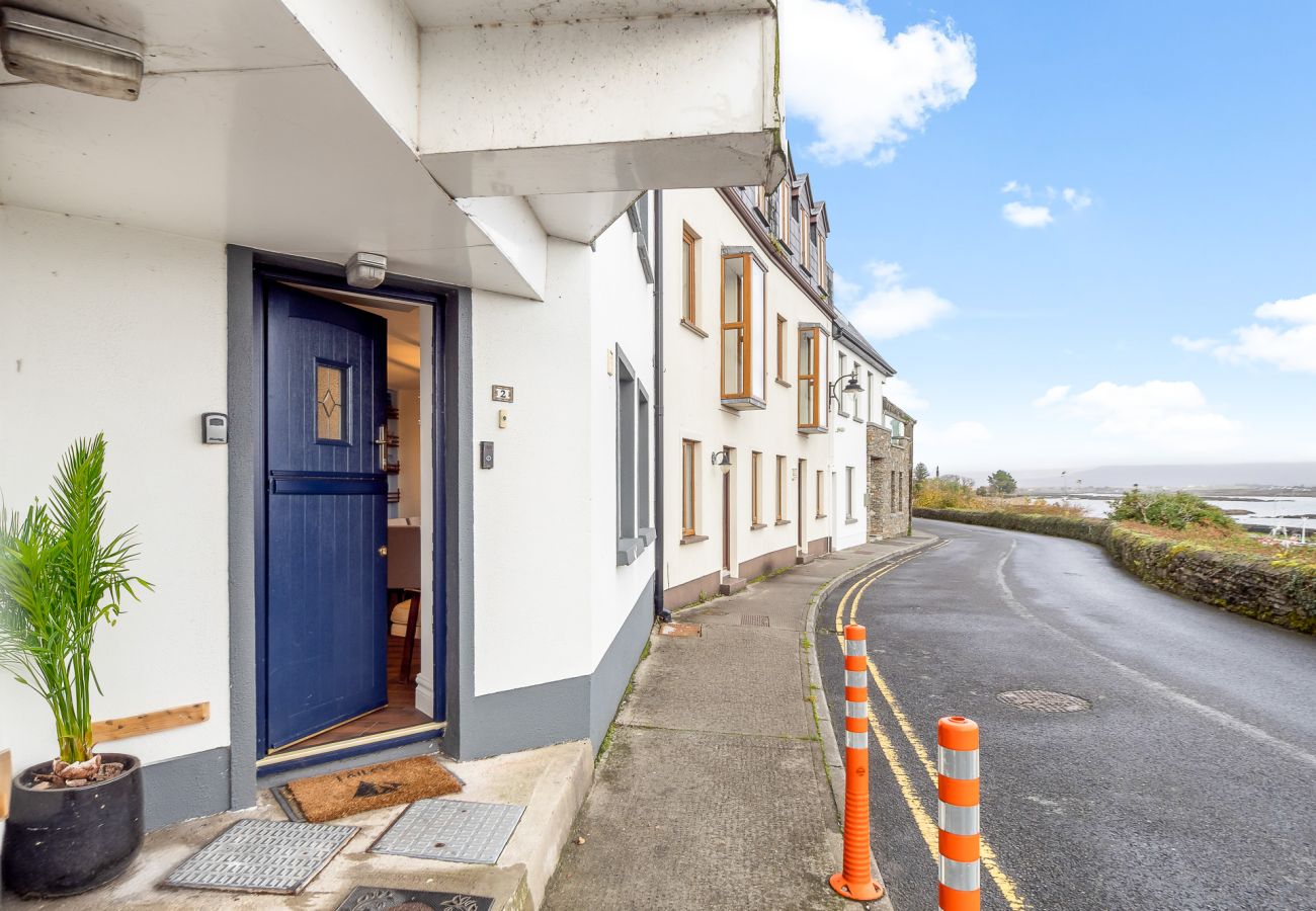 Apartment in Roundstone - A Coastal Haven at 2 Harbour View 