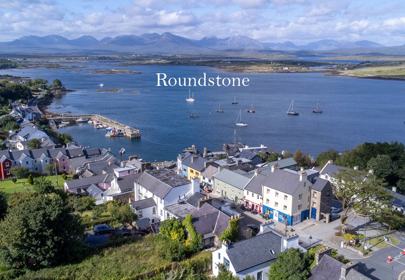 Apartment in Roundstone - A Coastal Haven at 2 Harbour View 
