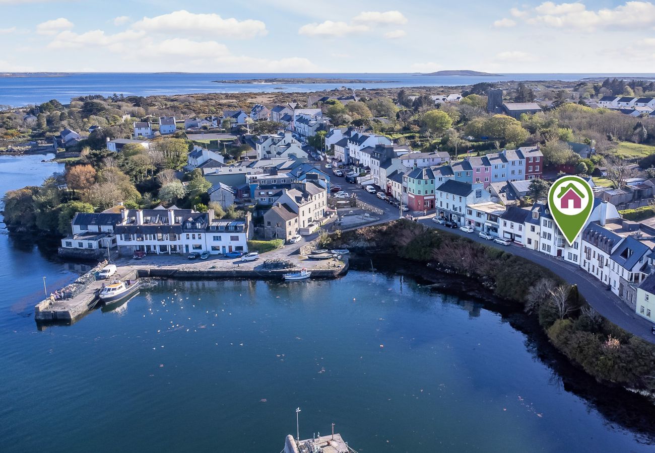 Apartment in Roundstone - A Coastal Haven at 2 Harbour View 