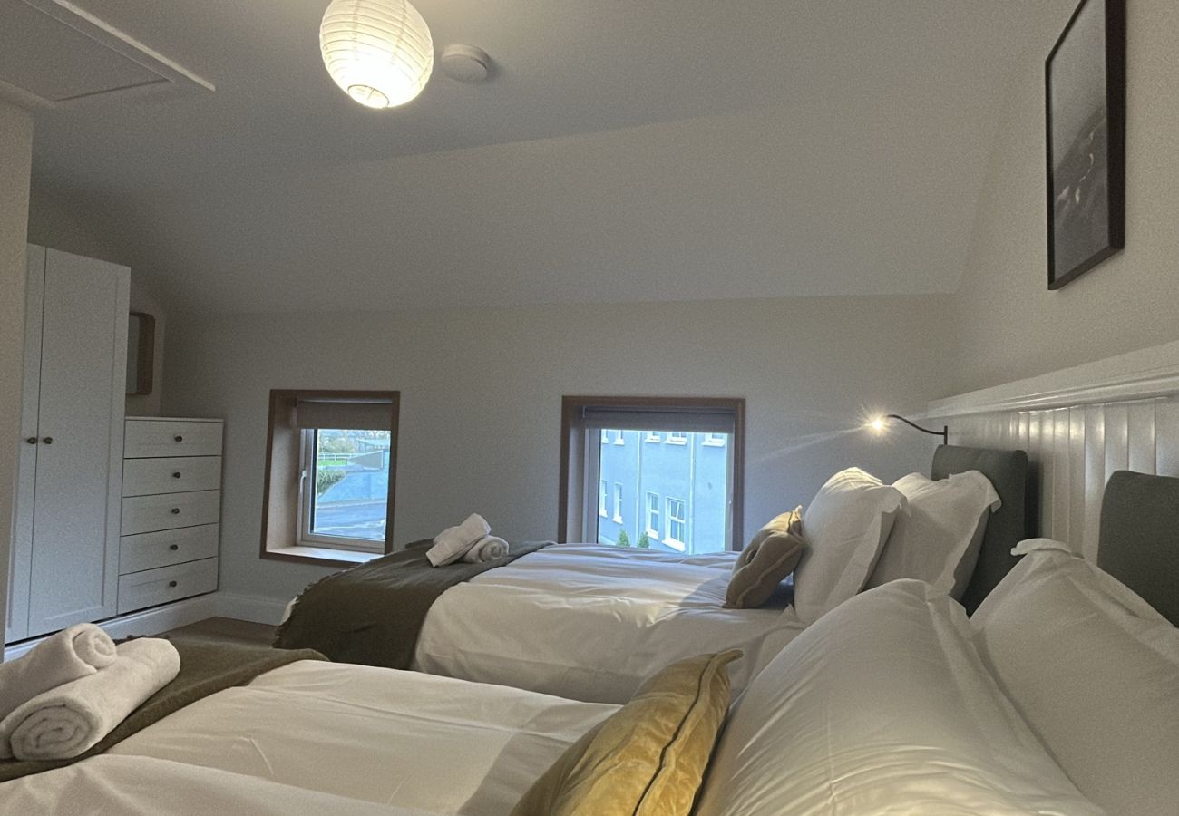 House in Clifden - The Old Forge in the Heart of  Clifden Town