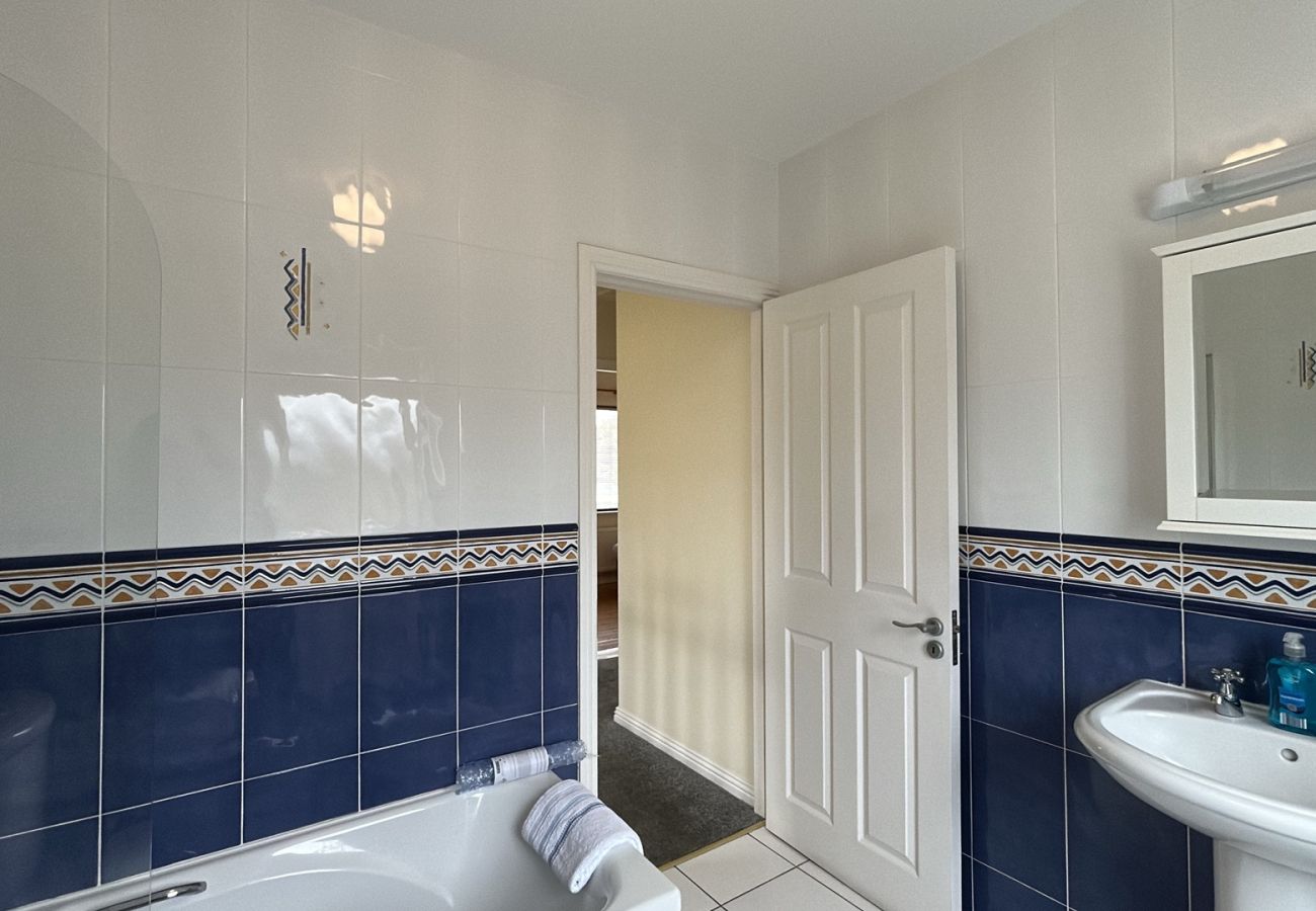 Terraced House in Clifden - Cuirt Cregg Clifden Holiday Home