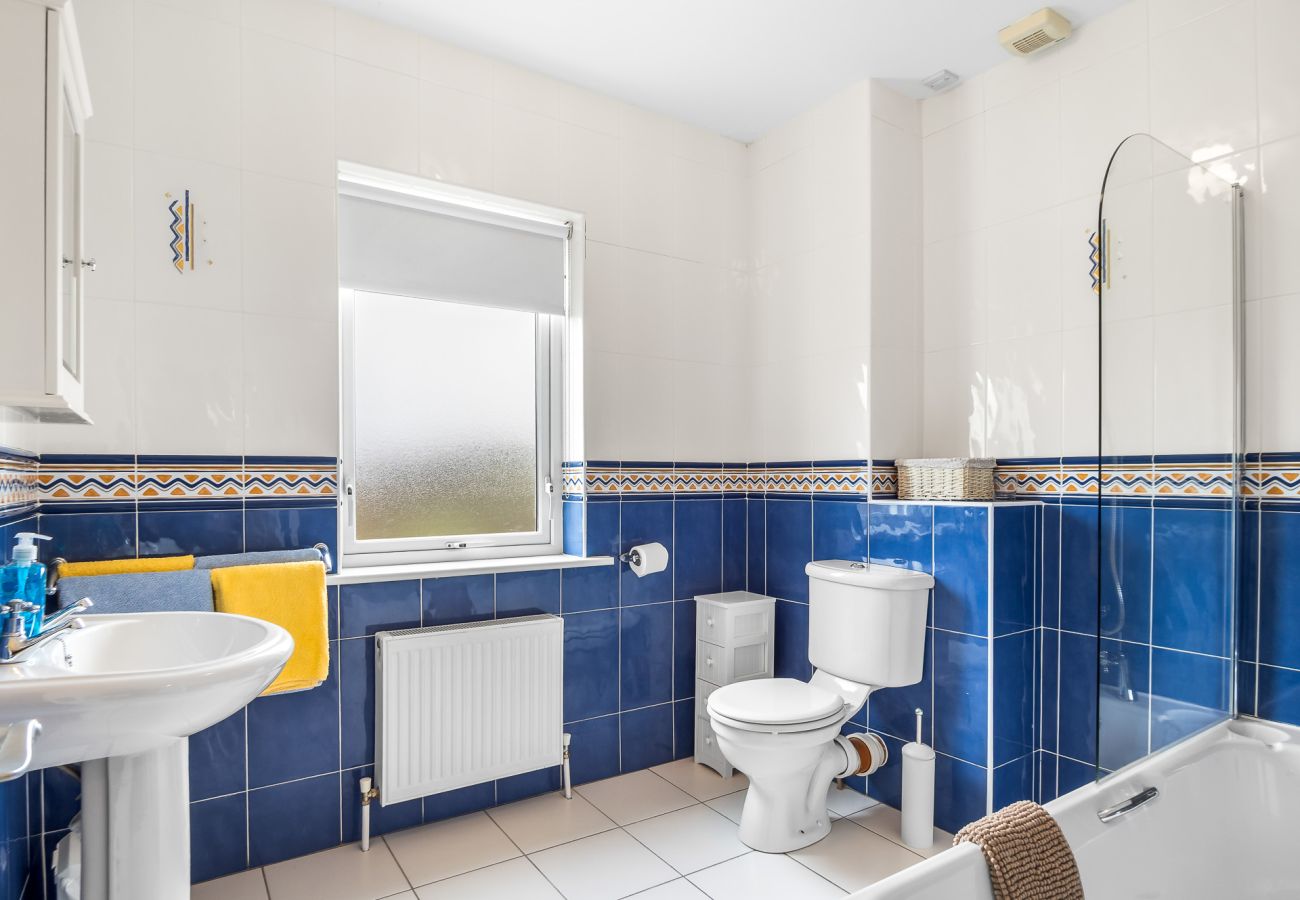 Terraced House in Clifden - Cuirt Cregg Clifden Holiday Home