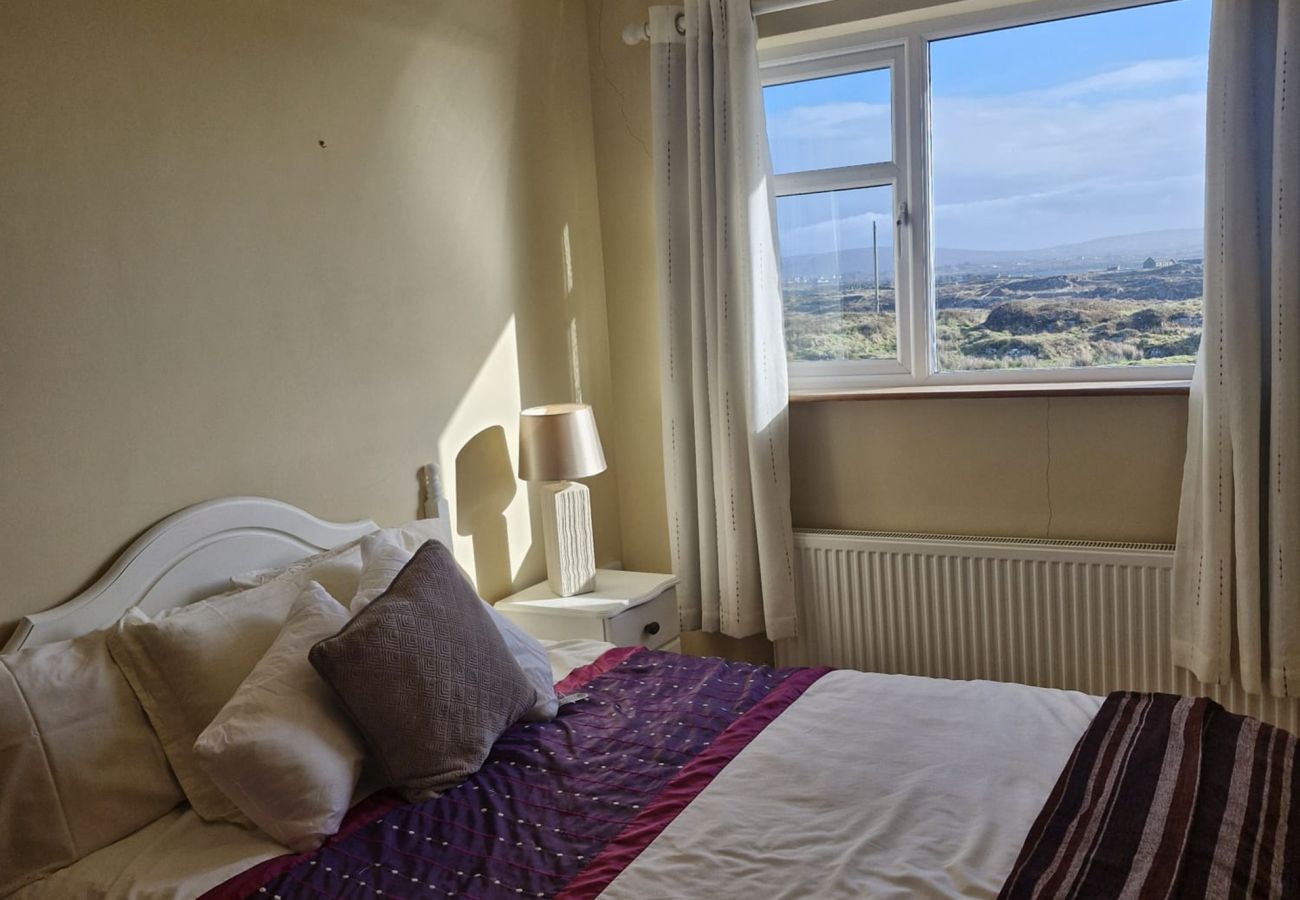 House in Carna - Teach Na hAirde with Stunning Views 