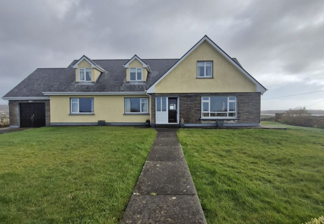 House in Carna - Teach Na hAirde with Stunning Views 