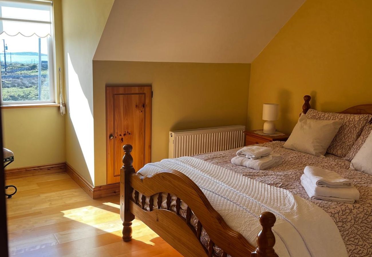 House in Carna - Teach Na hAirde with Stunning Views 