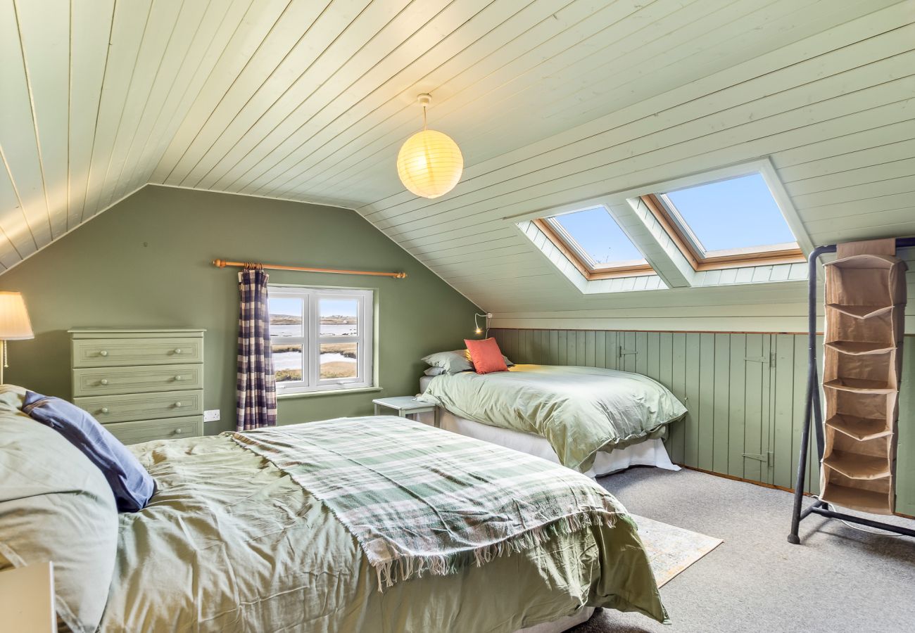 House in Rosmuck - Bun Inbhir cottage with views