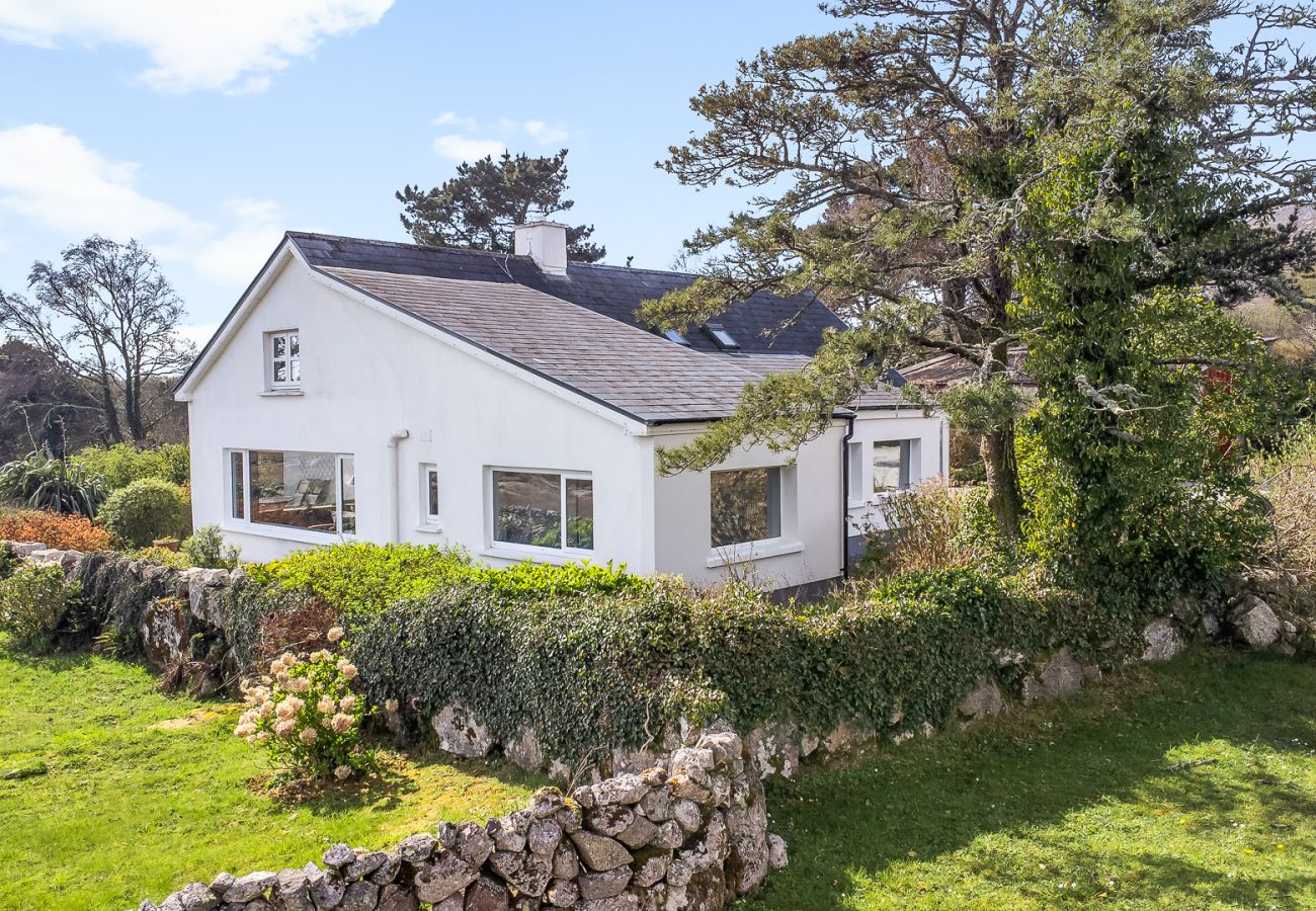 House in Rosmuck - Bun Inbhir cottage with views