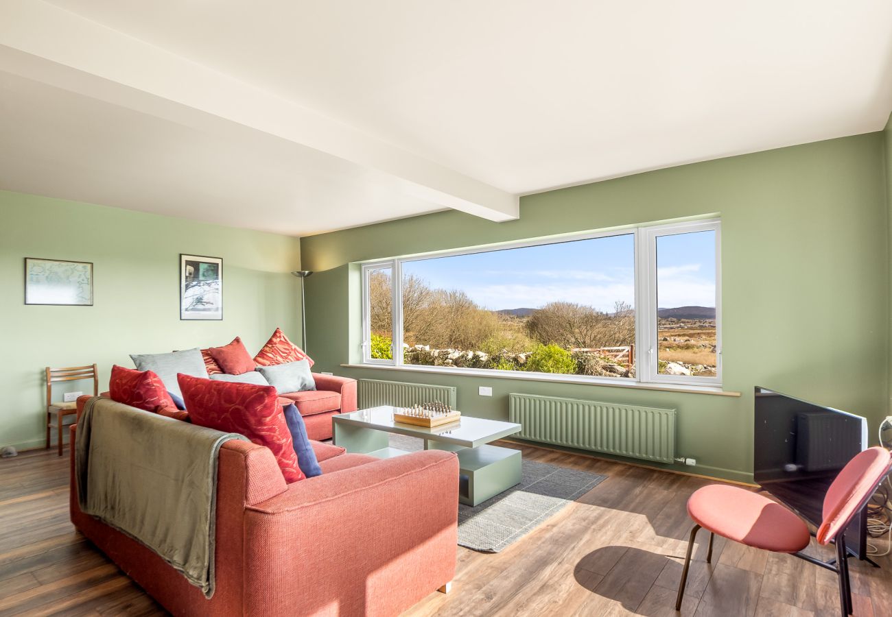 House in Rosmuck - Bun Inbhir cottage with views