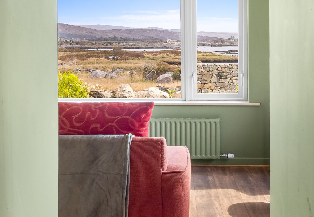 House in Rosmuck - Bun Inbhir cottage with views