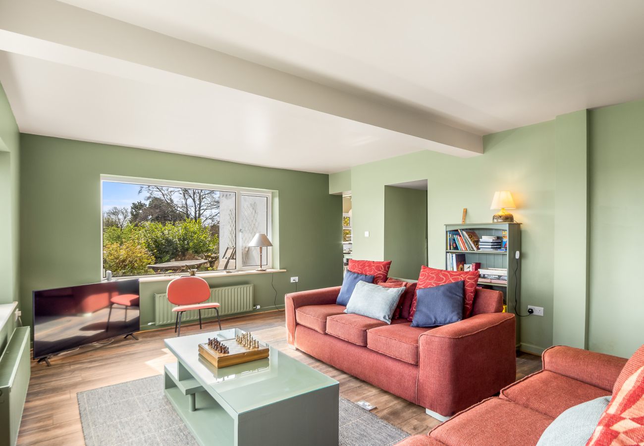 House in Rosmuck - Bun Inbhir cottage with views