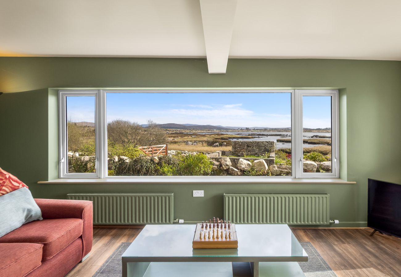 House in Rosmuck - Bun Inbhir cottage with views