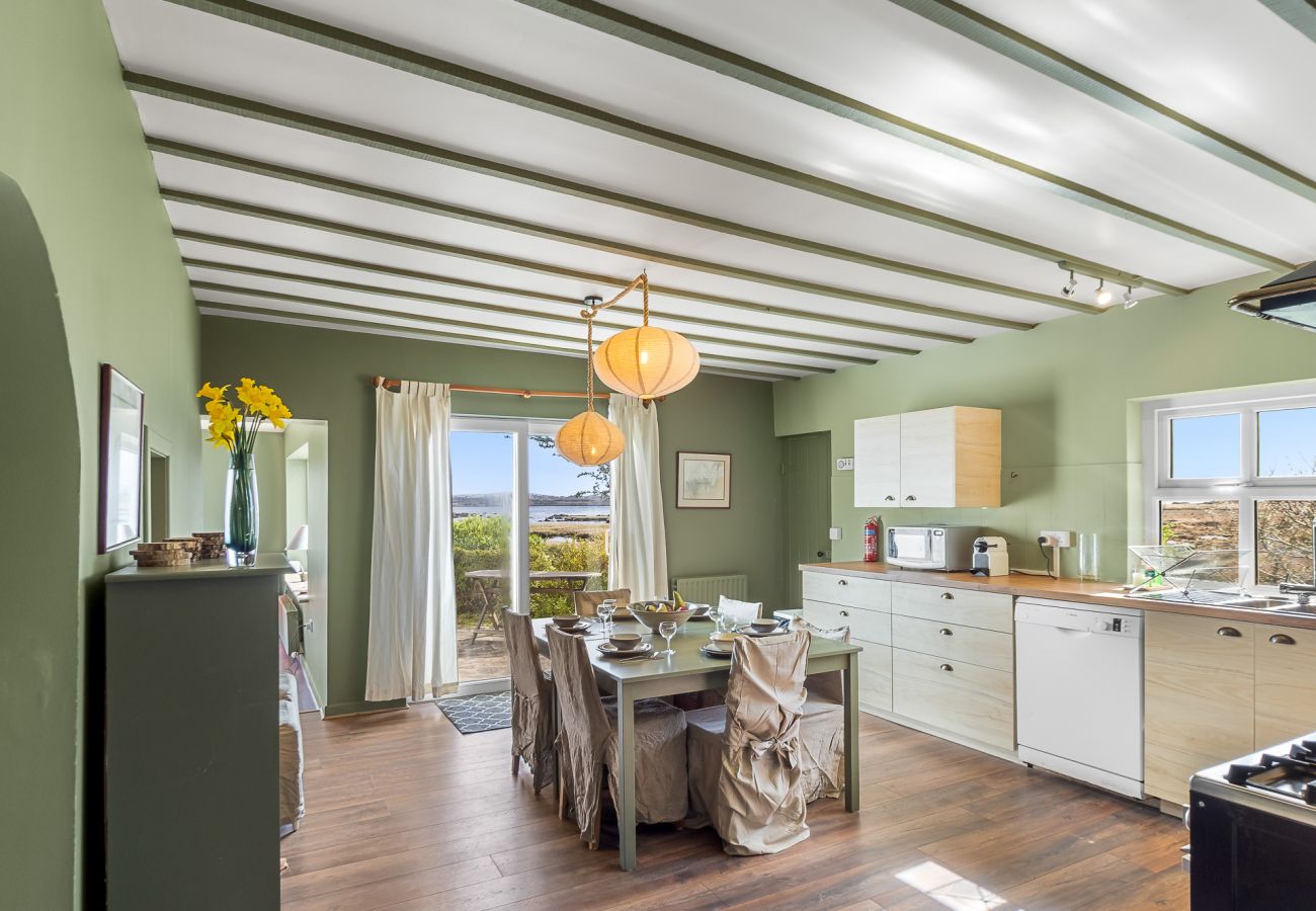 House in Rosmuck - Bun Inbhir cottage with views