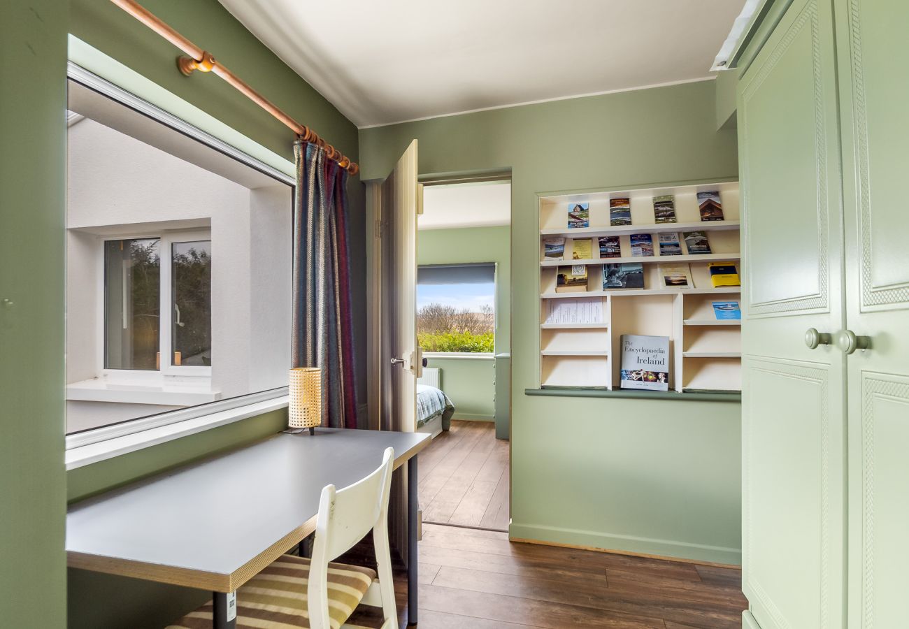 House in Rosmuck - Bun Inbhir cottage with views