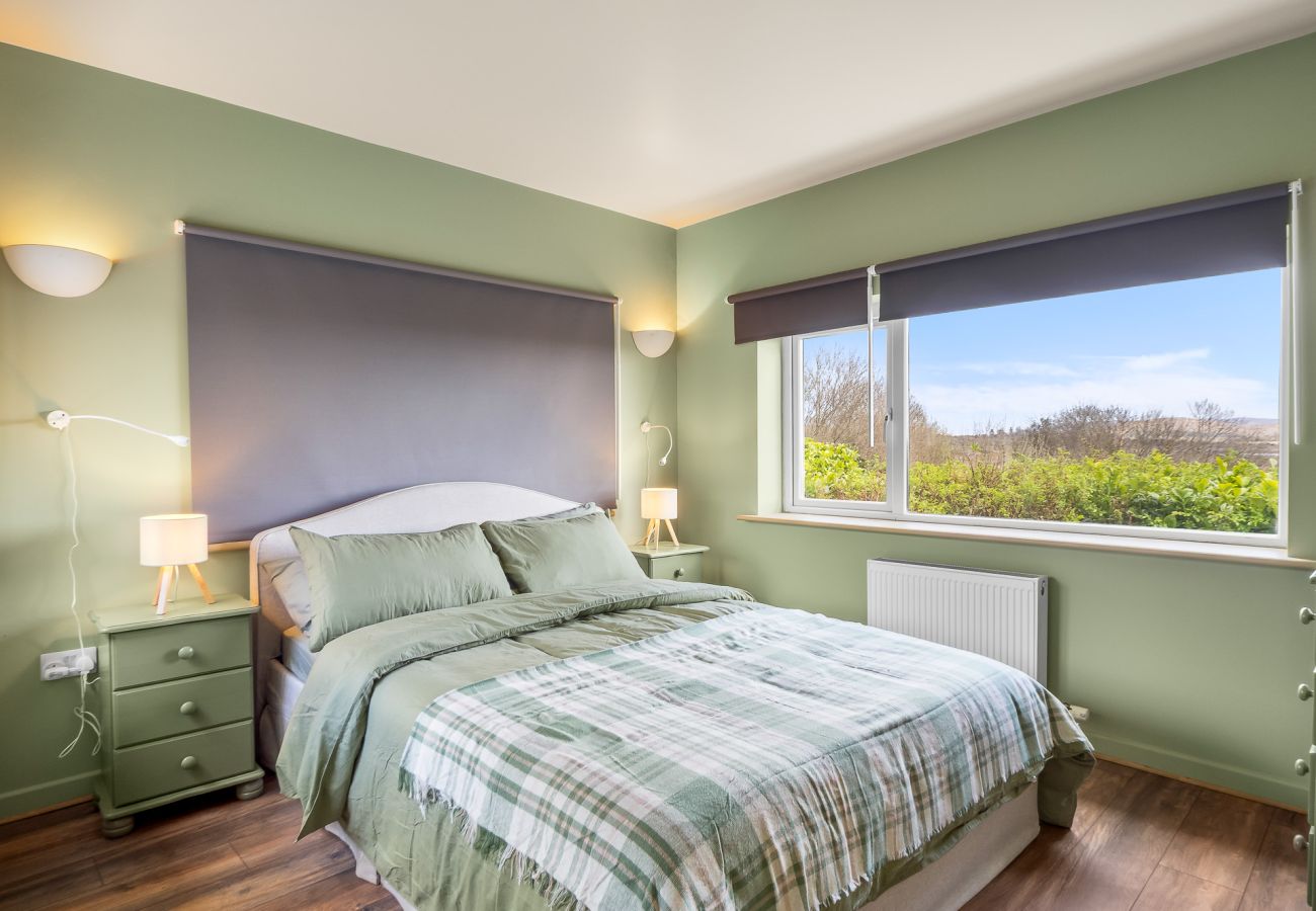 House in Rosmuck - Bun Inbhir cottage with views