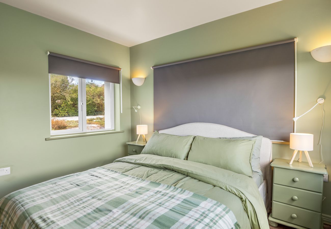 House in Rosmuck - Bun Inbhir cottage with views